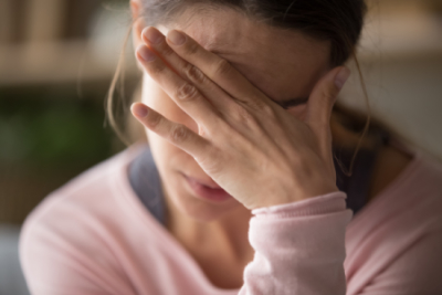 Femme qui se sent mal pour page du Stage Éveil à Soi